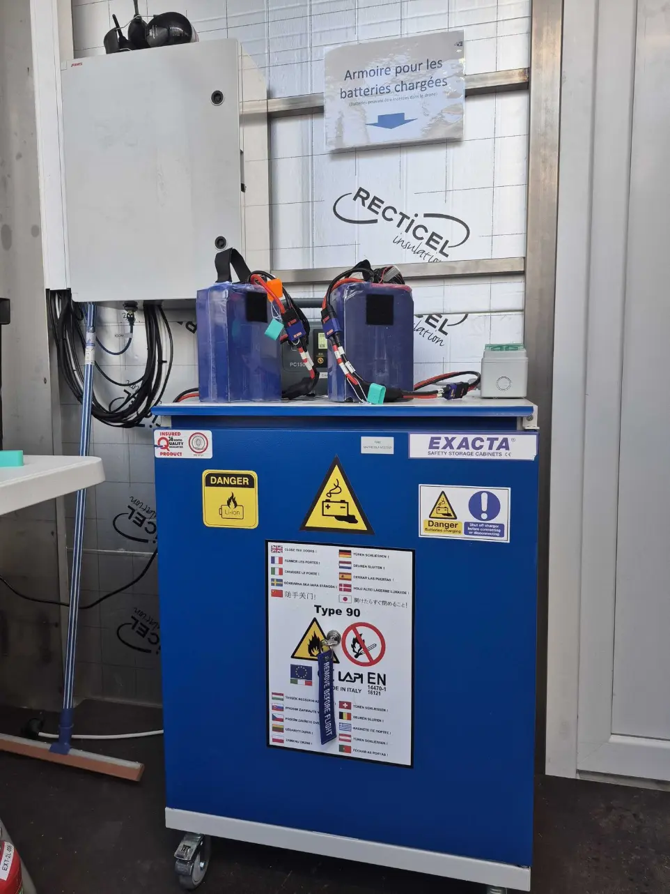 Armoire à batterie drone